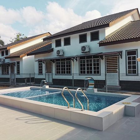 Nazza Homestay Besut With Swimming Pool Kampung Raja Exterior photo
